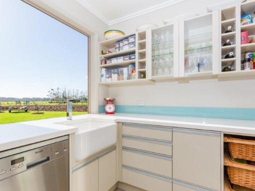 navigation-SCULLERY/WALK IN PANTRY